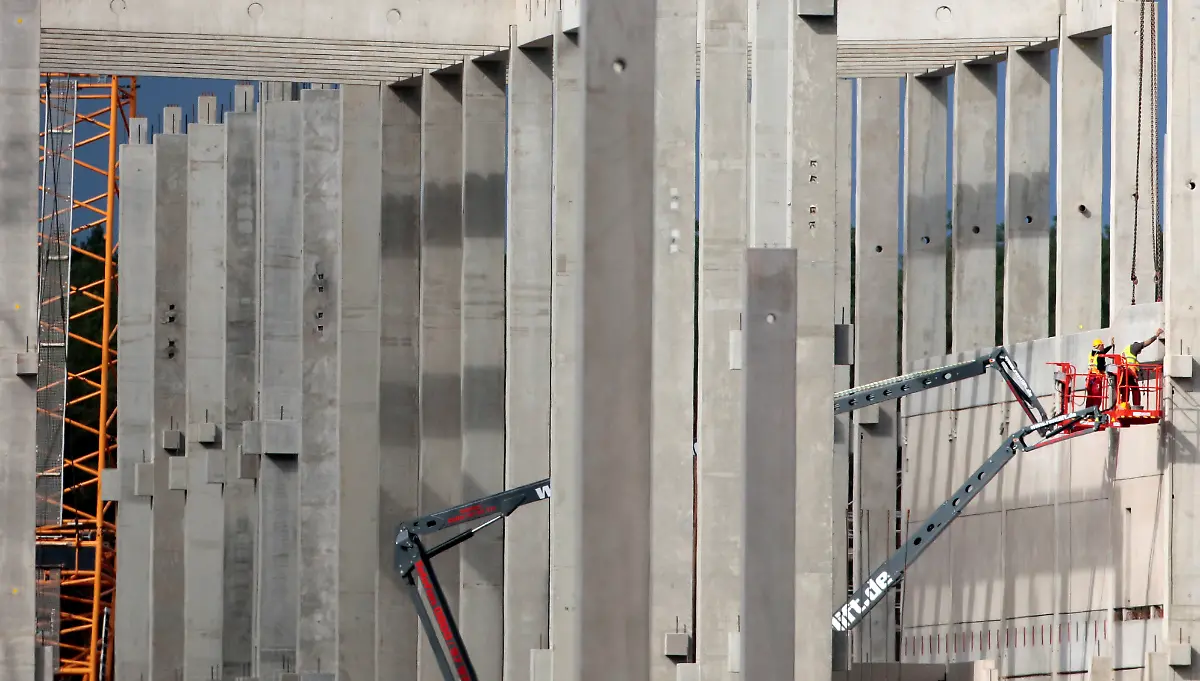 2020-09-02T141049Z-777534373-RC2EQI9H6AWF-RTRMADP-3-TESLA-MUSK-GERMANY