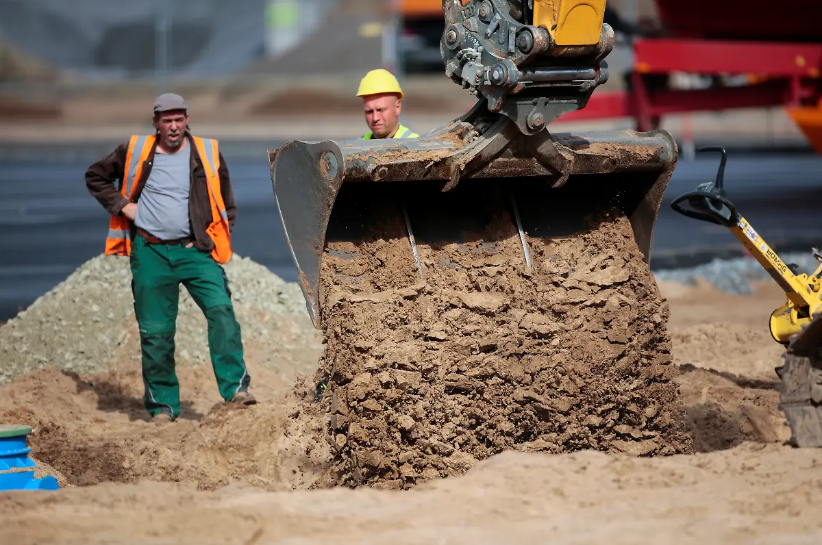 2020-09-02T133849Z-1142678095-RC2DQI9LOQQJ-RTRMADP-3-TESLA-MUSK-GERMANY