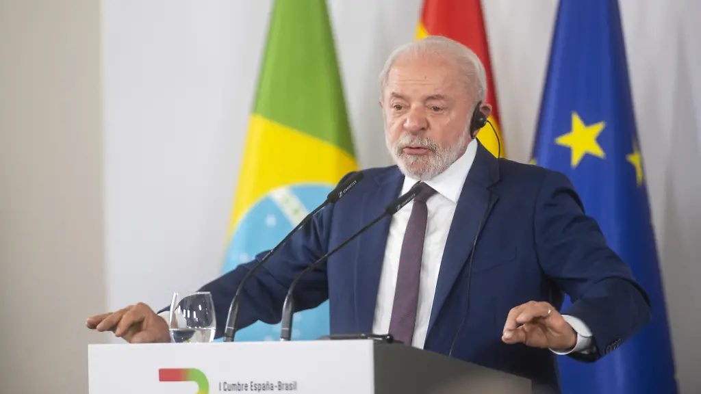 BARCELONA-SPAIN-APRIL-17-SpainAeos-Prime-Minister-Pedro-Sanchez-and-BrazilAeos-President-Luiz-Inacio-Lula-da-Silva-deliver-a-joint-statement-during-their-appearance-before-the-media-following-bilateral-meetings-held-as-part-of-the-Spanish-Brazilian-summit-on-April-17-2026-in-Barcelona-Spain