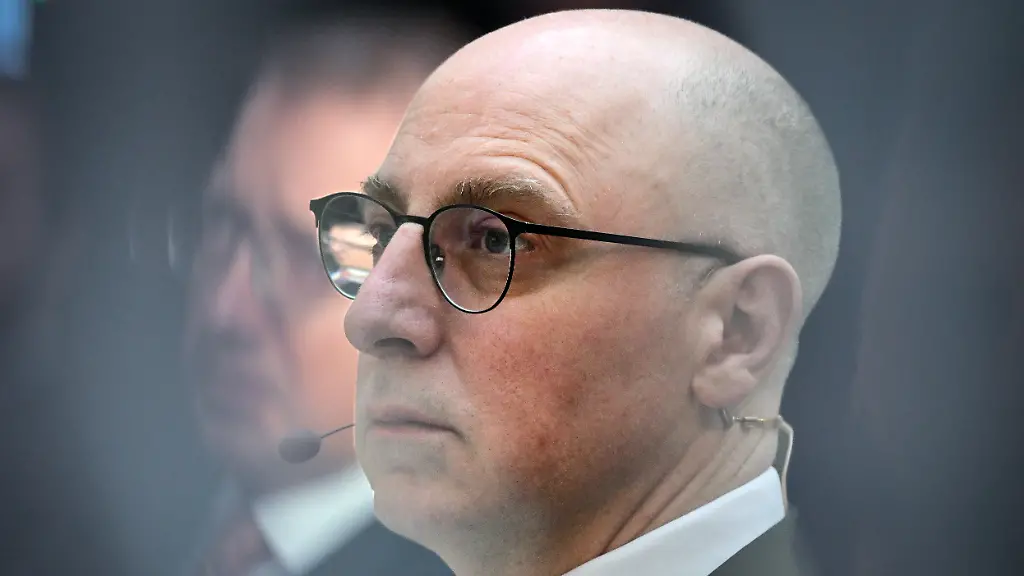 Sinan-Selen-Praesident-des-Bundesamtes-fuer-Verfassungsschutz-BfV-verfolgt-im-Allianz-Forum-die-Eroeffnung-der-19-Sicherheitstagung-des-Bundesamtes-fuer-Verfassungsschutz