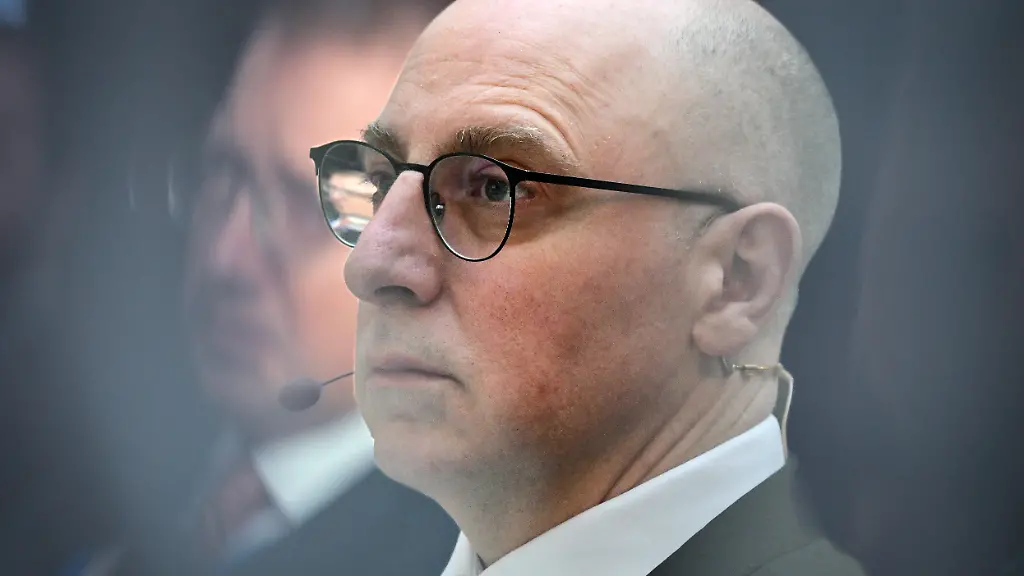 Sinan-Selen-Praesident-des-Bundesamtes-fuer-Verfassungsschutz-BfV-verfolgt-im-Allianz-Forum-die-Eroeffnung-der-19-Sicherheitstagung-des-Bundesamtes-fuer-Verfassungsschutz