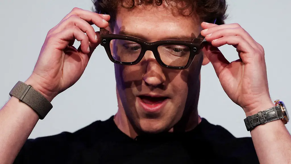 2026-03-31T133918Z_899513602_RC21UGAST36E_RTRMADP_3_META-PLATFORMS-RAY-BAN-AI