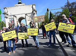 Bayern: Mehrere Tausend demonstrieren gegen Ökostrom-Sparpaket