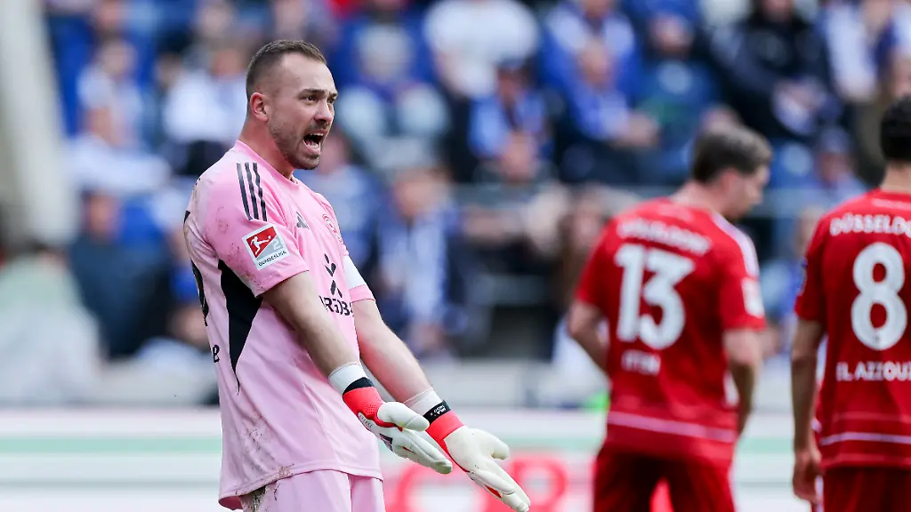 Torhueter-Florian-Kastenmeier-Fortuna-Duesseldorf-schaut-enttaeuscht-2-Bundesliga-1-FC-Magdeburg-v-Fortuna-Duesseldorf-Avnet-Arena-am-18-April-2026-in-Magdeburg-Deutschland-Foto-von-Marco-Steinbrenner-DeFodi-Images-Torhueter-Florian-Kastenmeier-Fortuna-Duesseldorf-looks-dejected-2-Bundesliga-1-FC-Magdeburg-v-Fortuna-Duesseldorf-Avnet-Arena-April-18-2026-in-Magdeburg-Germany