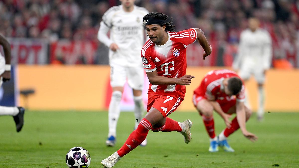 Bayern-Star fällt "länger aus": Schock für Nagelsmann: Serge Gnabry muss um WM bangen