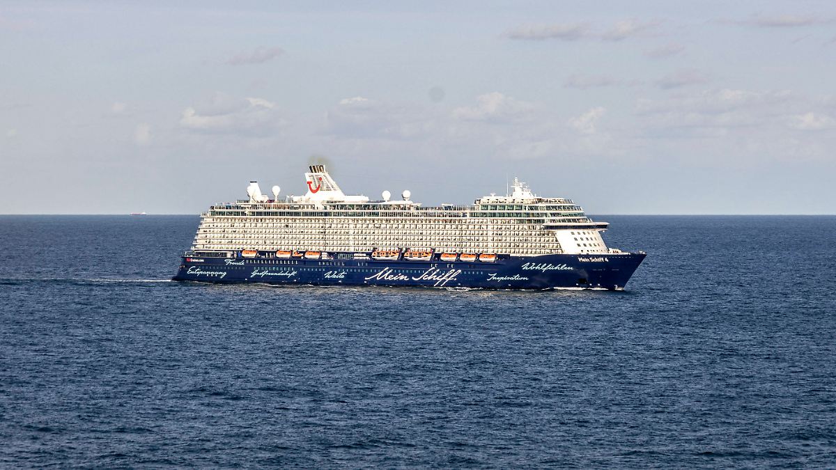 Kreuzfahrt-Konvoi entkommt: Iran nimmt "Mein Schiff 4" bei Durchfahrt durch Straße von Hormus ins Visier