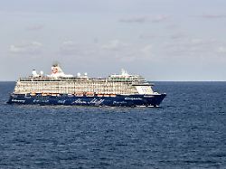 Kreuzfahrt-Konvoi entkommt: Iran nimmt "Mein Schiff 4" bei Durchfahrt durch Straße von Hormus ins Visier