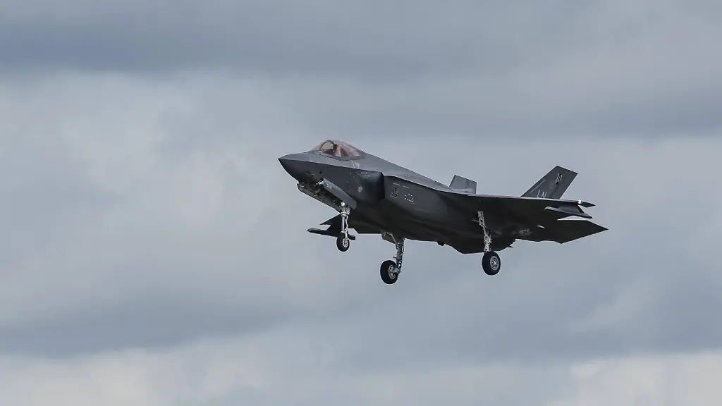 USAF-Military-take-off-at-RAF-Lakenheath-United-States-Air-Force-Lockheed-Martin-F-35-fifth-generation-fighter-land-at-RAF-Lakenheath-Lakenheath-United-Kingdom-26th-June-2025-Photo-by-Mark-Cosgrove-News-Images-Lakenheath-RAF-Lakenheath-West-Suffolk-United-Kingdom-Copyright-xMarkxCosgrove-NewsxImagesx
