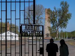 Berlin & Brandenburg: Gedenkstätte Sachsenhausen erinnert an KZ-Befreiung