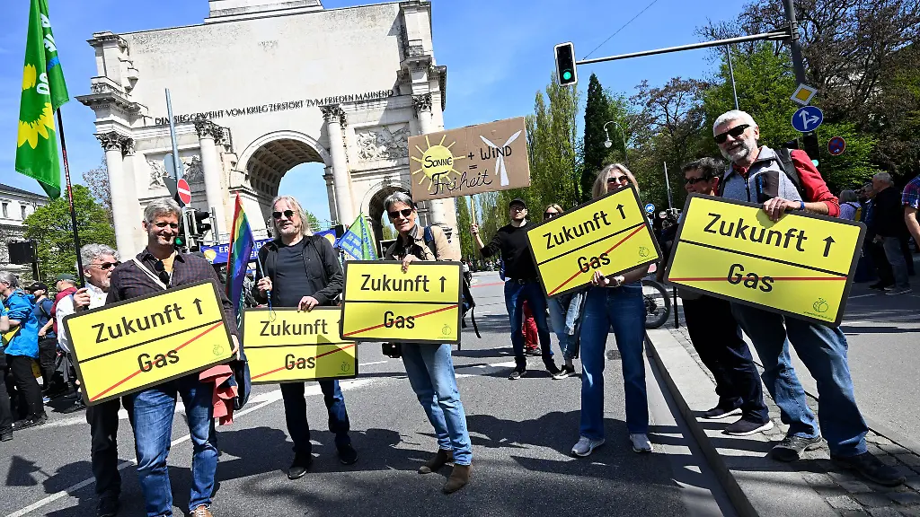 Erneuerbare-Energien-verteidigen-war-das-Motto-einer-der-Demonstrationen