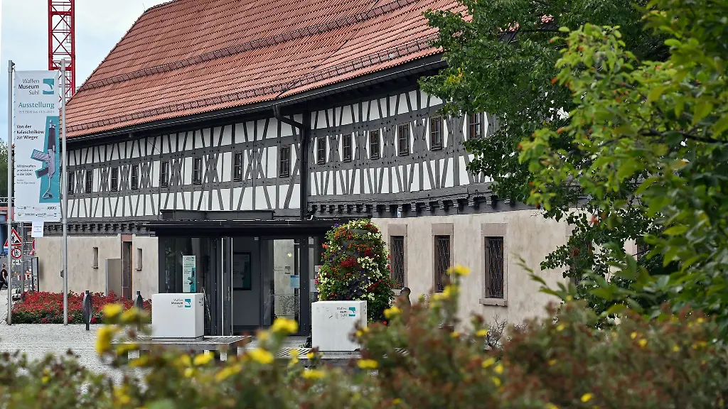 Unter-anderem-das-Waffenmuseum-in-Suhl-ist-in-den-vergangenen-Tagen-beschaedigt-worden