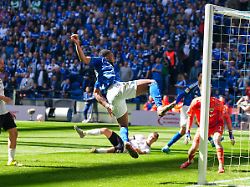 Darmstadt und Hertha stolpern: FC Schalke stürmt torreich Richtung Bundesliga