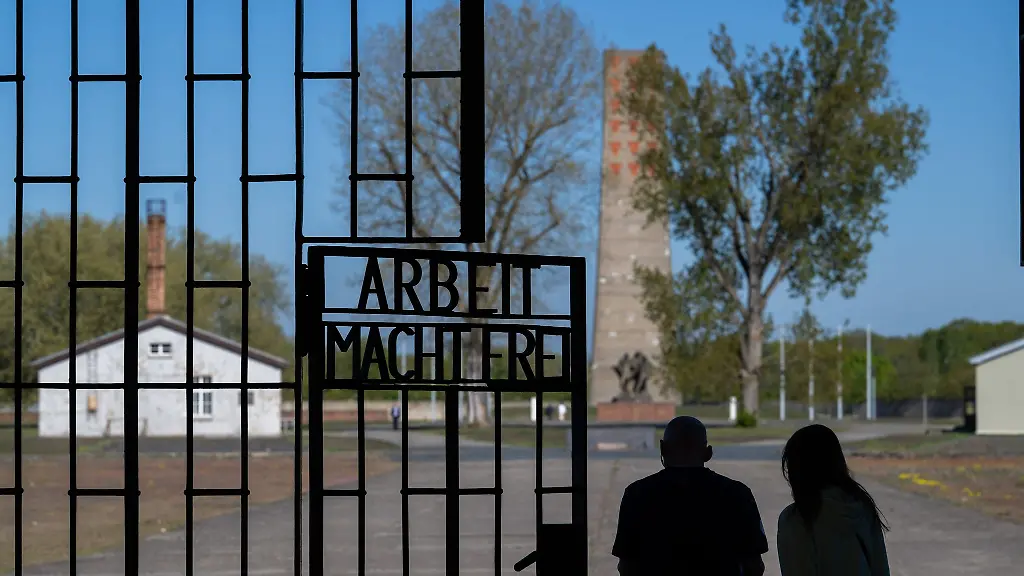 Ein-Ort-der-Verbrechen-der-Nationalsozialisten-Die-Gedenkstaette-Sachsenhausen-in-Oranienburg-erinnerte-an-die-Befreiung-des-KZ-im-April-1945