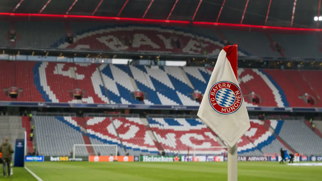 GER-Bavaria-Munich-Fussball-FC-Bayern-Munich-Real-Madrid-CF-at-the-Allianz-Arena-Munich-Champions-League-Quarter-finals-second-leg-April-15-2026-from-left-Allianz-Arena-stadium-stadium-interior-before-the-match-preparations-corner-flag-Bayern-logo-floodlights-Champions-League-evening-Stadion-Stadion-innen-vor-dem-Spiel-Vorbereitungen-Eckfahne-Bayern-logo-wappen-Flutlicht-Champions-league-Abend-UEFA-regulations-prohibit-any-use-of-photographs-as-image-sequences-and-or-quasi-video-Munich-Allianz-Arena-Bavaria-Germany-Copyright-xMichaelxNibelx