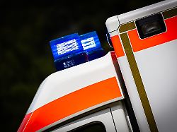 Baden-Württemberg: 1,7 Promille - Betrunkener überschlägt sich mit Auto