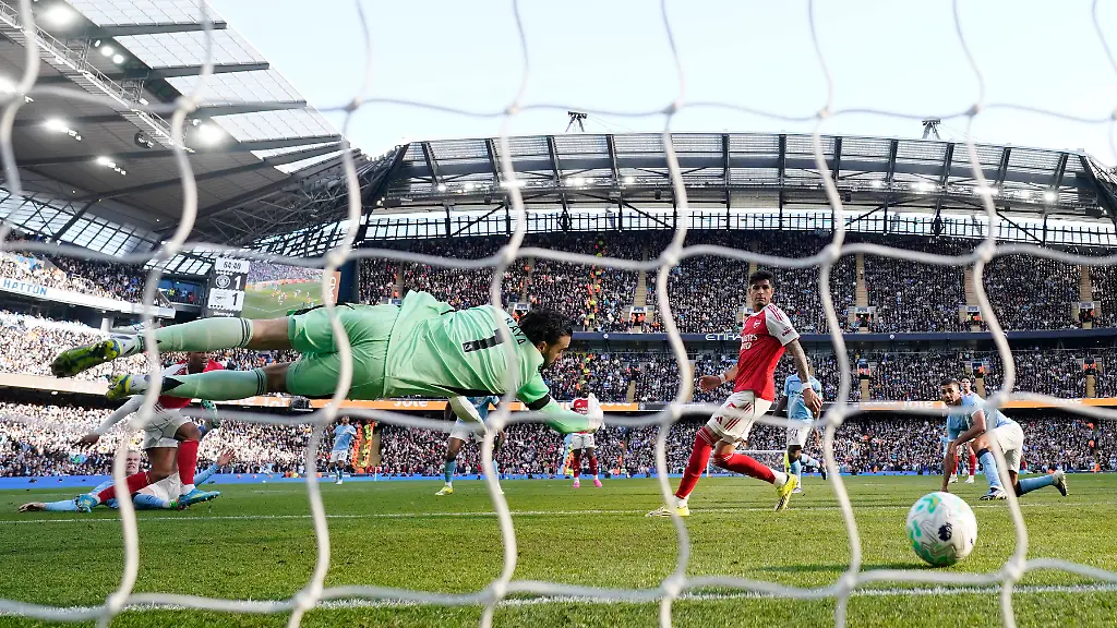 Manchester-England-19th-April-2026-Erling-Haaland-of-Manchester-City-l-scoring-the-winning-goal-past-David-Raya-of-Arsenal-during-the-Manchester-City-vs-Arsenal-Premier-League-match-at-the-Etihad-Stadium-Manchester-Picture-credit-should-read-Andrew-Yates-Sportimage-EDITORIAL-USE-ONLY-No-use-with-unauthorised-audio-video-data-fixture-lists-club-league-logos-or-live-services-Online-in-match-use-limited-to-120-images-no-video-emulation-No-use-in-betting-games-or-single-club-league-player-publications