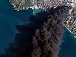 Tanks der Raffinerie in Flammen: Im russischen Hafen Tuapse brennt es erneut