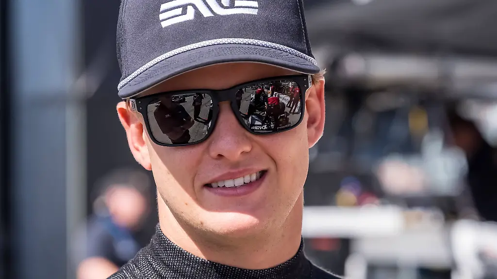 April-18-2026-Long-Beach-Ca-USA-NTT-IndyCar-Indy-Car-IRL-USA-SERIES-driver-MICK-SCHUMACHER-R-47-CHE-of-Gland-Switzerland-prepares-to-practice-for-the-Acura-Grand-Prix-of-Long-Beach-at-The-Streets-of-Long-Beach-in-LONG-BEACH-CA-NTT-INDYCAR-SERIES-April-18-2026-Acura-Grand-Prix-Of-Long-Beach-Mick-Schumacher-PUBLICATIONxINxGERxSUIxAUTxONLY-ZUMAa161-20260418-aaa-a161-012-Copyright-xWalterxG-xArcexSr