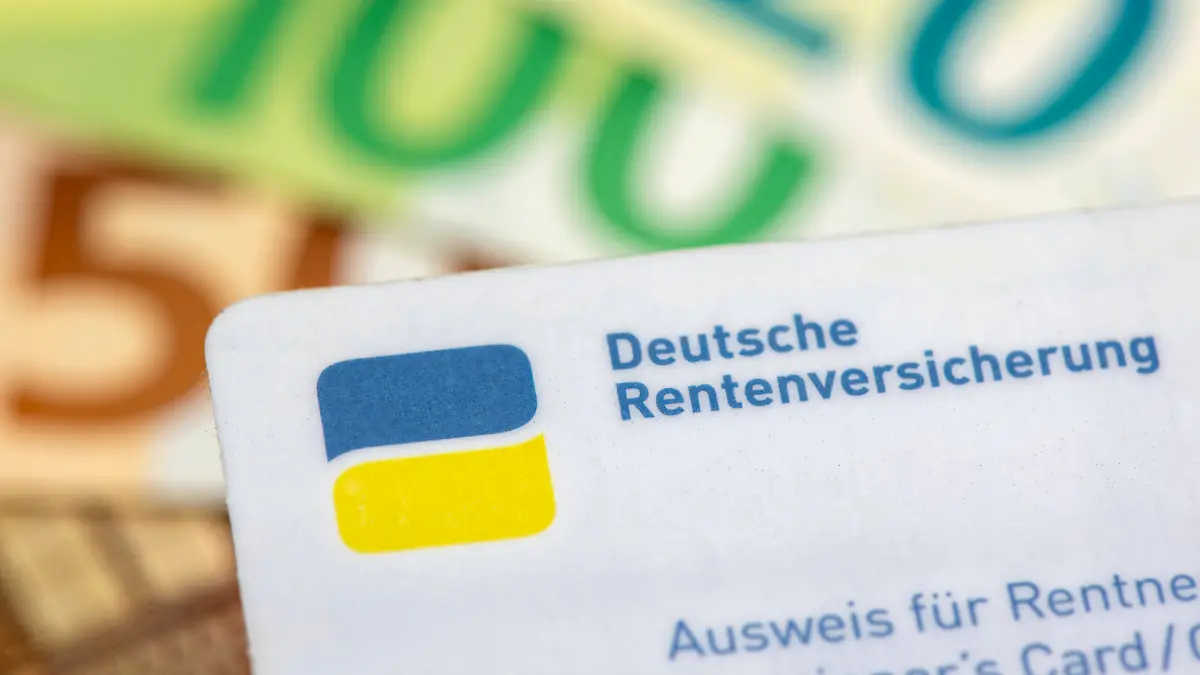Rentenversicherungsausweis und Bargeld