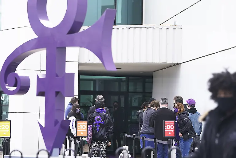 April-21-2021-Chanhassen-MN-USA-During-the-5th-anniversary-of-Prince-s-death-fans-were-invited-into-Paisley-Park-20-at-a-time-to-pay-respect-to-Minnesota-s-legendary-musician-and-artist-Here-before-going-inside-the-museum-Sara-Nelson-middle-of-Bloomington-and-Elizabeth-Pavlica-of-Minneapolis-right-pose-for-a-photo-Wednesday-in-Chanhassen