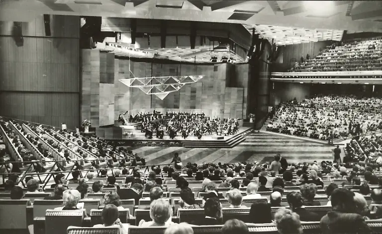 Berlin-Palast-d-Republik-Konzert-1976-Berlin-Mitte-Palast-der-Republik-Marx-Engels-Platz-1973-76-erbaut-Konzert-des-Gewandhausorchesters-Leipzig-unter-Leitung-von-Kurt-Masur-im-Grossen-Saal-des-Palastes-der-Republik-am-29-4-1976-Foto