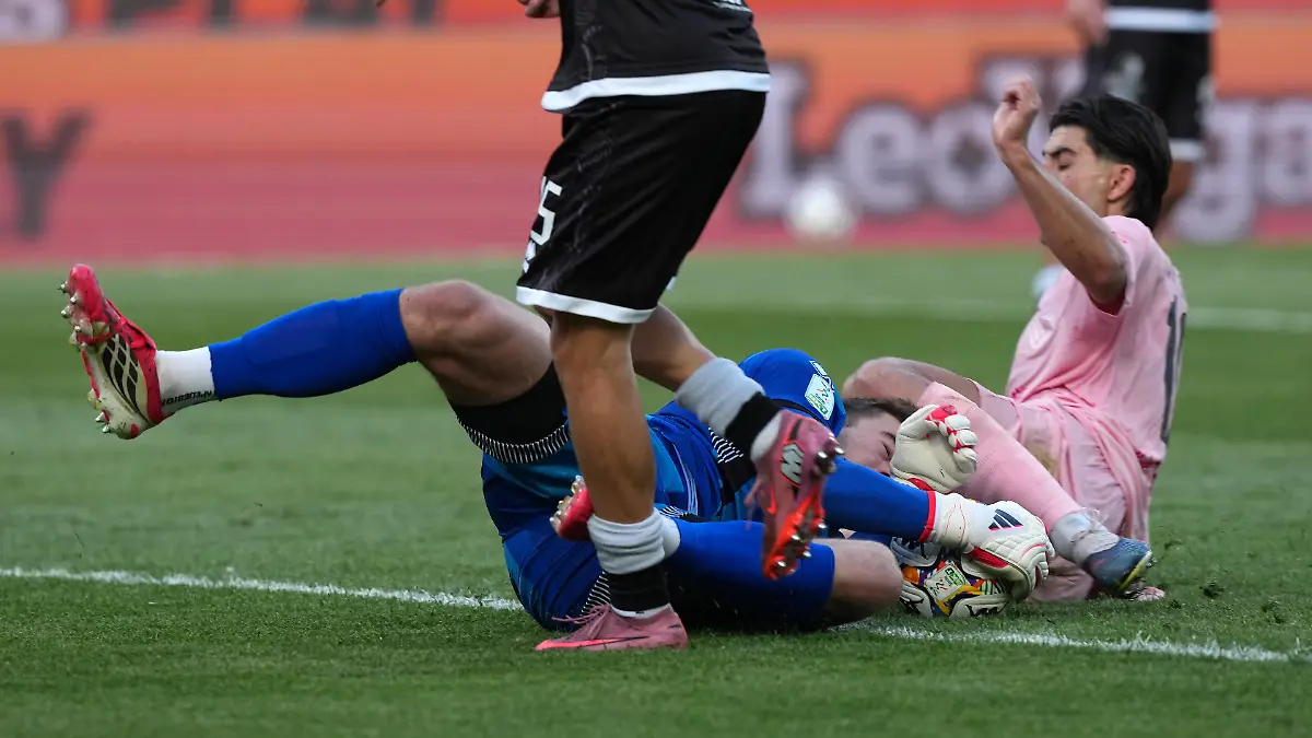 Jonathan Klinsmann verletzt auf dem Spielfeld