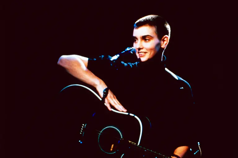 SINEAD-O-CONNOR-Sinead-O-Connor-irische-Saengerin-Konzert-in-Deutschland-1990-Sinead-O-Connor-Irish-singer-concert-in-Germany-1990