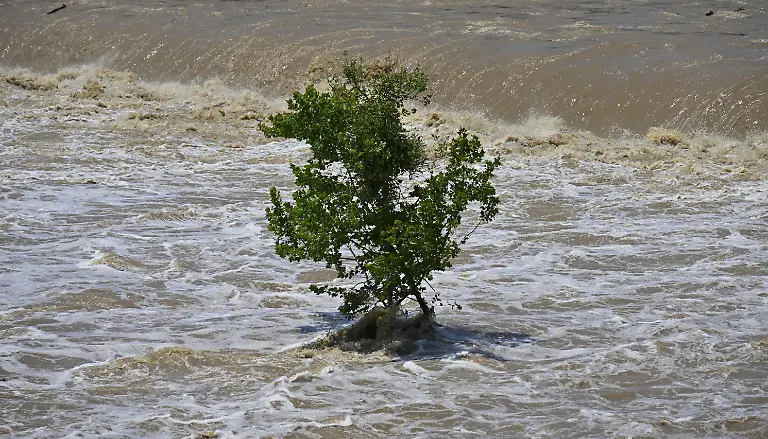 CHAPEL-HILL-USA-JULY-07-First-named-Tropical-Storm-Chantal-brings-devastation-and-flooding-to-central-North-Carolina-and-the-Chapel-Hill-area-in-Chapel-Hill-North-Carolina-United-States-on-July-7-2025-After-the-storm-weakens-National-Hurricane-Center-to-downgrade-it-to-a-tropical-depression