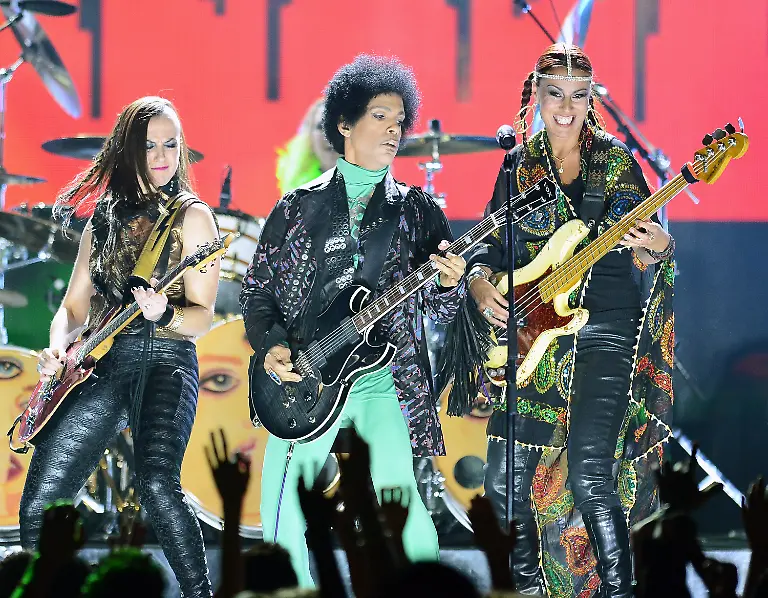 LAS-VEGAS-NV-MAY-19-L-R-Guitarist-Donna-Grantis-recording-artist-Prince-and-bassist-Ida-Nielsen-perform-onstage-during-the-2013-Billboard-Music-Awards-at-the-MGM-Grand-Garden-Arena-on-May-19-2013-in-Las-Vegas-Nevada