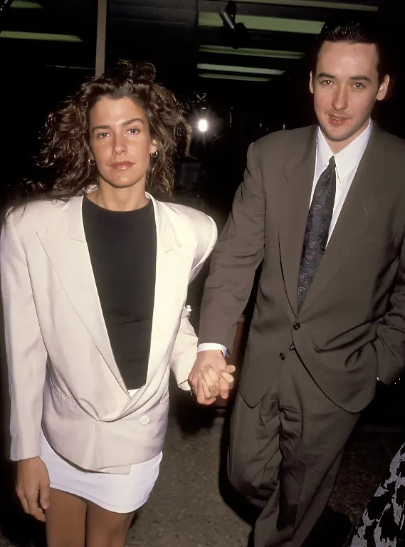 Susannah-Melvoin-and-John-Cusack-during-The-Grifters-Century-City-Premiere-at-Cineplex-Odeon-Cinemas-in-Century-City-California-United-States