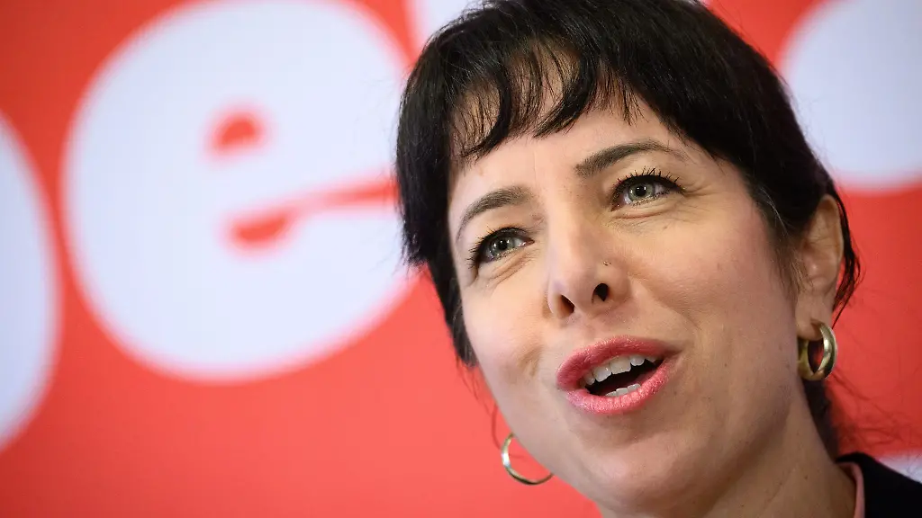 Die-Spitzenkandidatin-der-Berliner-Linke-bei-der-Abgeordnetenhauswahl-Elif-Eralp-will-ins-Rote-Rathaus