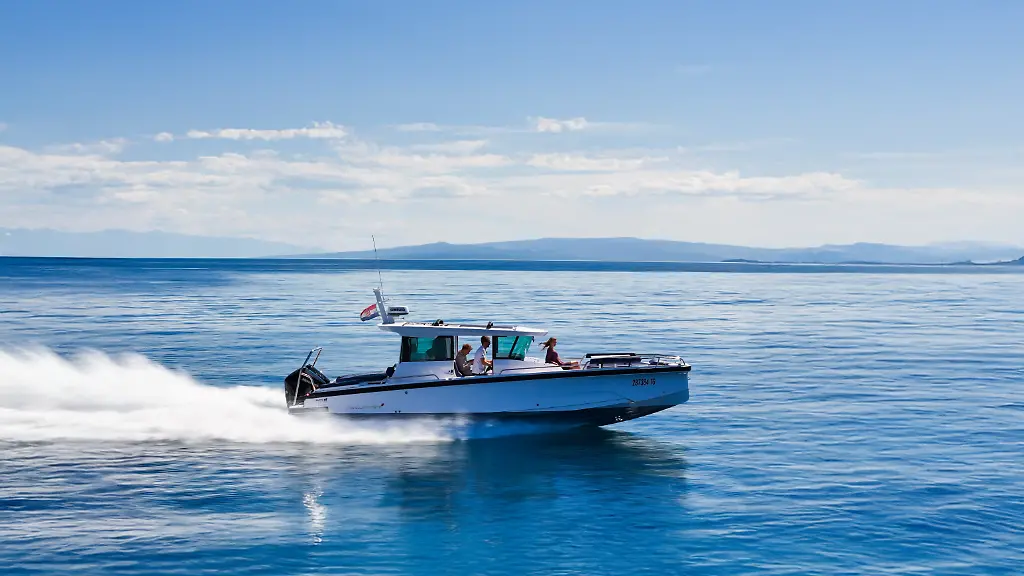 Ein-Sportbootfuehrerschein-eroeffnet-voellig-neue-Moeglichkeiten-der-Freizeitgestaltung-und-vermittelt-Kompetenzen-die-auch-im-Alltag-helfen