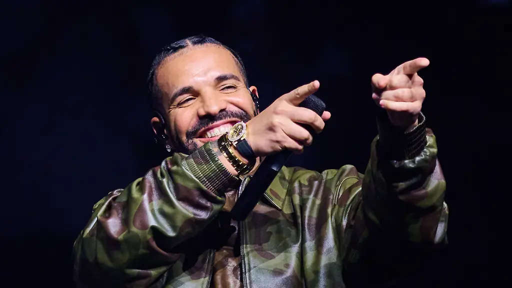 Entertainment-Themen-der-Woche-KW43-Entertainment-Bilder-des-Tages-October-26-2025-Toronto-On-Canada-Drake-performs-during-a-concert-by-Vybz-Kartel-at-Scotiabank-Arena-in-Toronto-on-Sunday-Oct-26-2025