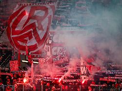 Nordrhein-Westfalen: Bein angesägt: Helmut-Rahn-Statue in Essen wird repariert