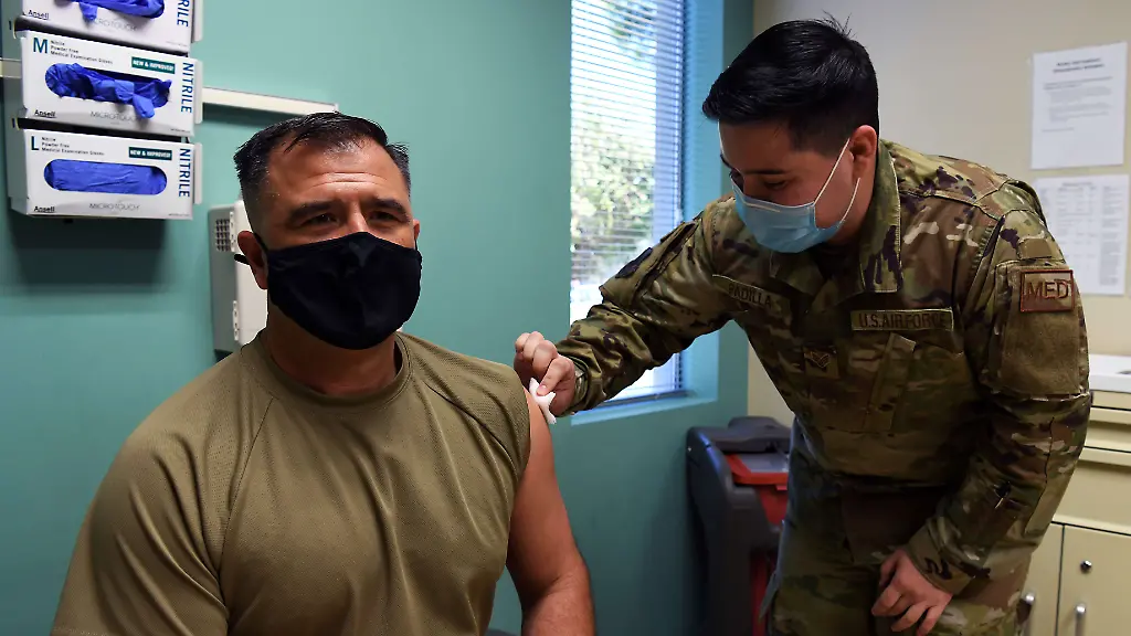 September-25-2020-Vandenberg-Air-Force-Base-California-USA-Senior-Robert-Padilla-30th-Health-Care-Operations-Squadron-aerospace-medical-technician-gives-Col-Anthony-Mastalir-30th-Space-Wing-commander-his-annual-flu-shot-September-25-2020-at-Vandenberg-Air-Force-Base-Calif-Influenza-also-known-as-the-flu-is-a-potentially-serious-disease-that-can-lead-to-hospitalization-and-sometimes-death-While-every-flu-season-is-different-and-the-flu-can-affect-people-differently-It-s-important-for-members-to-get-annual-flu-shots-to-themselves-and-those-around-them-Brittany-Murphy-Credit-Image-U-S-Space-Force-ZUMA-Wire-ZUMAPRESS