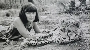 8_Helmut Newton, June with Cheetah, Ramatuelle 1976, copyright Helmut Newton Foundation