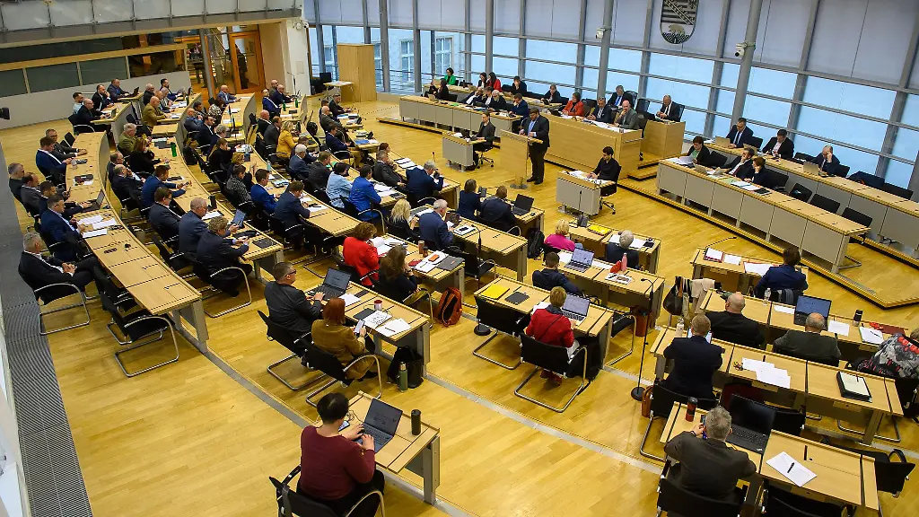 Es-steht-auch-eine-Debatte-zur-Rueckkehr-von-Syrern-in-ihre-Heimat-auf-der-Tagesordnung