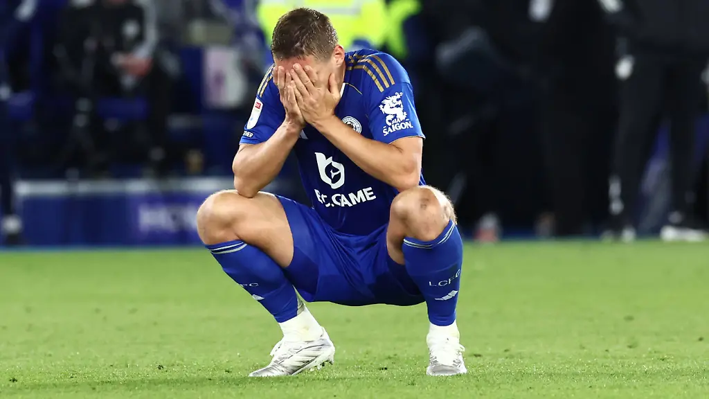 Leicester-City-v-Hull-City-EFL-Sky-Bet-Championship-Leicester-City-defender-Jannik-Vestergaard-23-falls-to-his-knees-at-the-end-of-the-EFL-Sky-Bet-Championship-match-between-Leicester-City-and-Hull-City-at-the-King-Power-Stadium-Leicester-UK-on-21-April-2026-Leicester-King-Power-Stadium-Leicestershire-UK-Editorial-use-only-DataCo-restrictions-apply-See-www-football-dataco