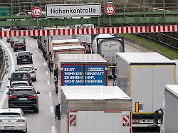 Bayern: Tunnel gesperrt: Fahrer flüchtet nach Schranken-Crash