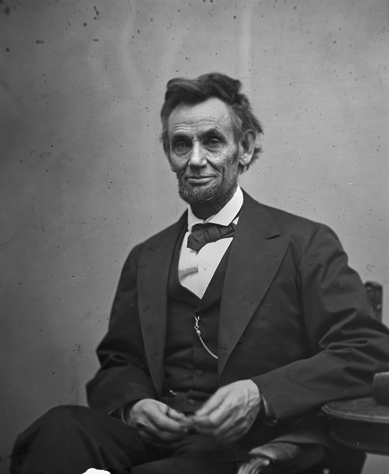 Es begann mit der Wahl Abraham Lincolns zum 16. Präsidenten der Vereinigten Staaten von Amerika. Sein Amtsantritt war zwar nicht Ursache, aber Anlass für die Beschleunigung von Ereignissen, die Amerika in einen vier Jahre langen blutigen Bürgerkrieg stürzen sollten.