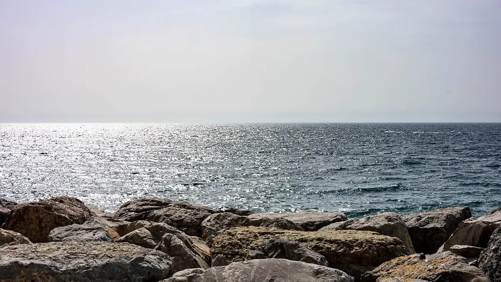 Illustration-of-Hormuz-strait-seen-from-the-Sultanate-of-Oman-side-between-Al-Jirri-and-Khasab-on-Musandam-region-on-April-13-2026-Photo-by-Ammar-Abd-Rabbo-ABACAPRESS