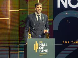 "Stressige Situation": Technik-Panne lässt Nowitzki bei wichtiger Rede mächtig schwitzen