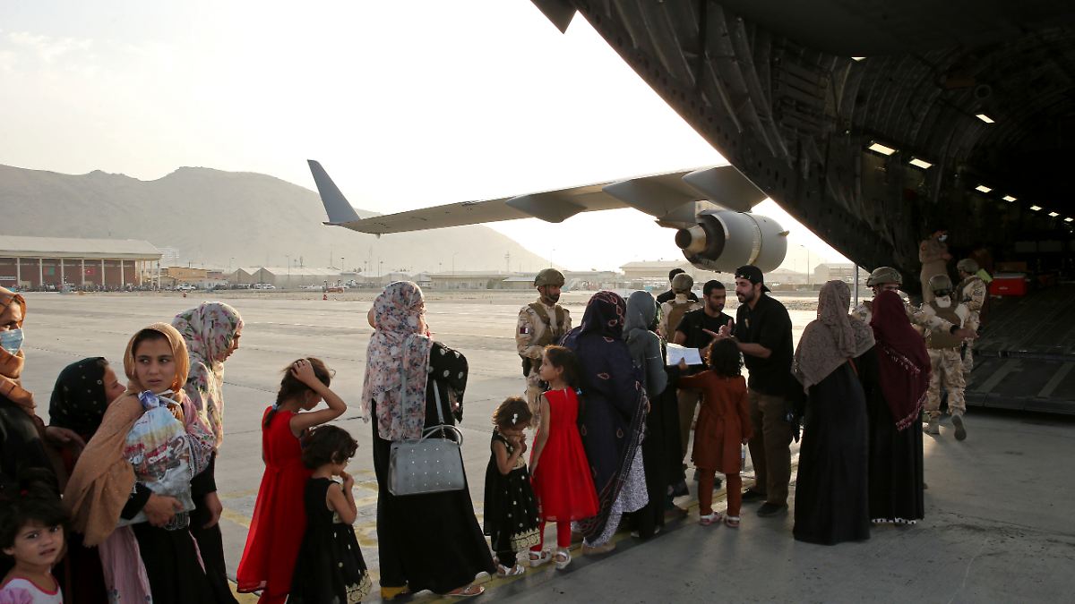 Trump dissolves interim camp: Report: US government to deport local Afghan ...