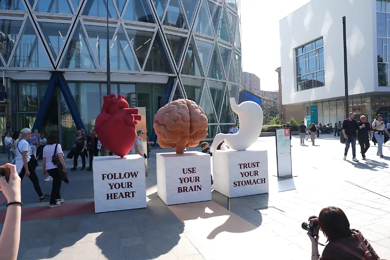 Milan-Fuorisalone-Milan-Design-Week-installations-sculptures-by-Andrea-Olivari-in-Piazza-Gae-Aulenti