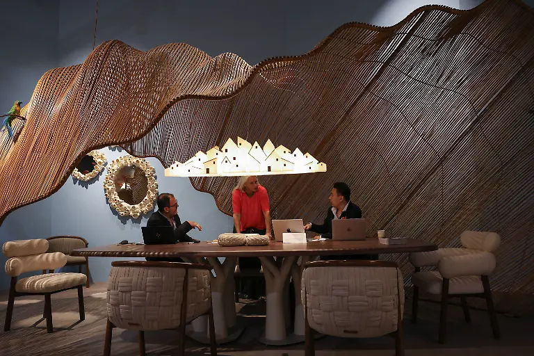 260421-MILAN-April-21-2026-Xinhua-Exhibitors-negotiate-during-the-64th-Salone-del-Mobile-at-Fiera-Milano-Rho-exhibition-center-in-Milan-Italy-April-21-2026