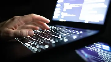 580737731
