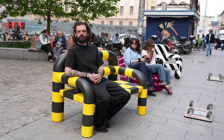 Milan-People-around-the-Milan-Design-Week-2026-Fuorisalone-Salone-del-Mobile-in-Largo-Treves-and-Via-Solferino-Brera-District-in-the-photo-the-Designer-Robert-Neuendorf-with-the-Neuendorf-Arterior-brand-from-the-Urban-Signals-Collection-PUBLICATIONxNOTxINxITA-Copyright-xDuilioxPiaggesix-xipa-agency