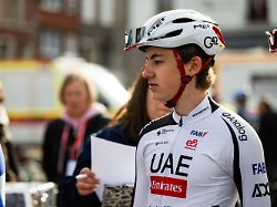 Horrorverletzung bei 18-Jährigem: 50 Zentimeter langer Holzsplitter bohrt sich in Hüfte von deutschem Radsport-Juwel