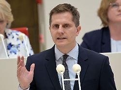 Berlin & Brandenburg: Minister zu digitaler Gewalt: "Männer können lauter werden"