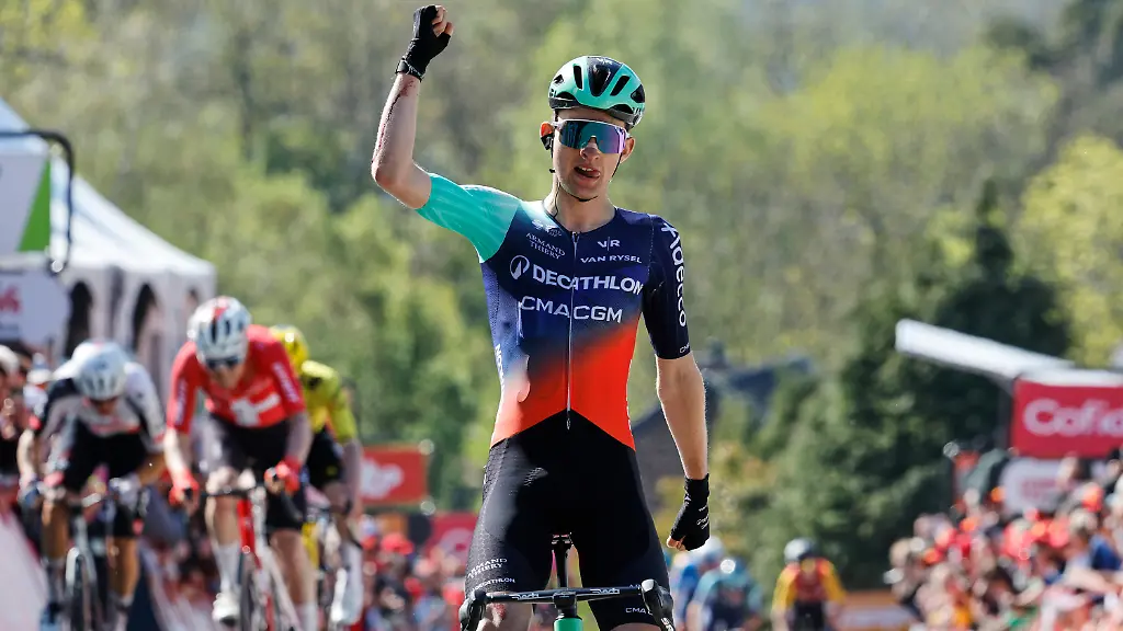 Paul-Seixas-of-France-crosses-the-finish-line-ahead-of-Benoit-Cosnefroy-of-France-far-left-Mauro-Schmid-of-Switzerland-second-left-and-Ben-Tulett-of-Britain-rear-in-yellow-to-win-the-Belgian-cycling-classic-Fleche-Wallonne-Walloon-Arrow-in-Huy-Belgium-Wednesday-April-22-2026